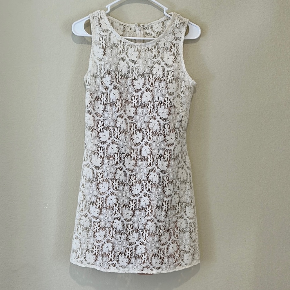 New JS Collections Petite Lace With Attached Tan Lining. 
Size 4p.